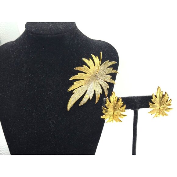 Vintage Celebrity NY Juliana Leaf Brooch & Earrings Set Gold Tone - Picture 6 of 6